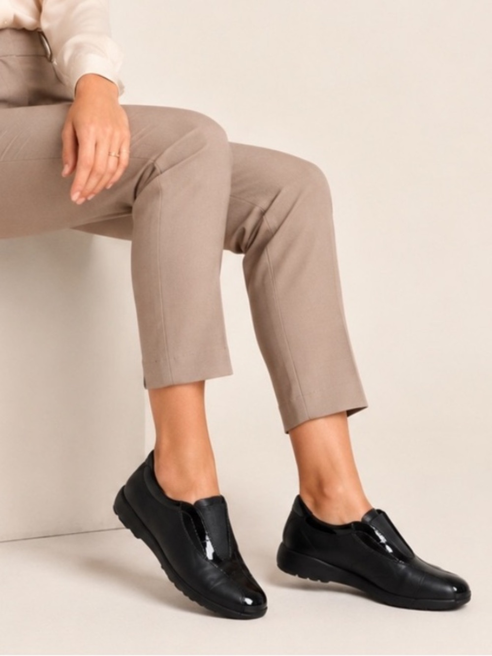 Aerosoles black leather slip-on shoes. Size 8